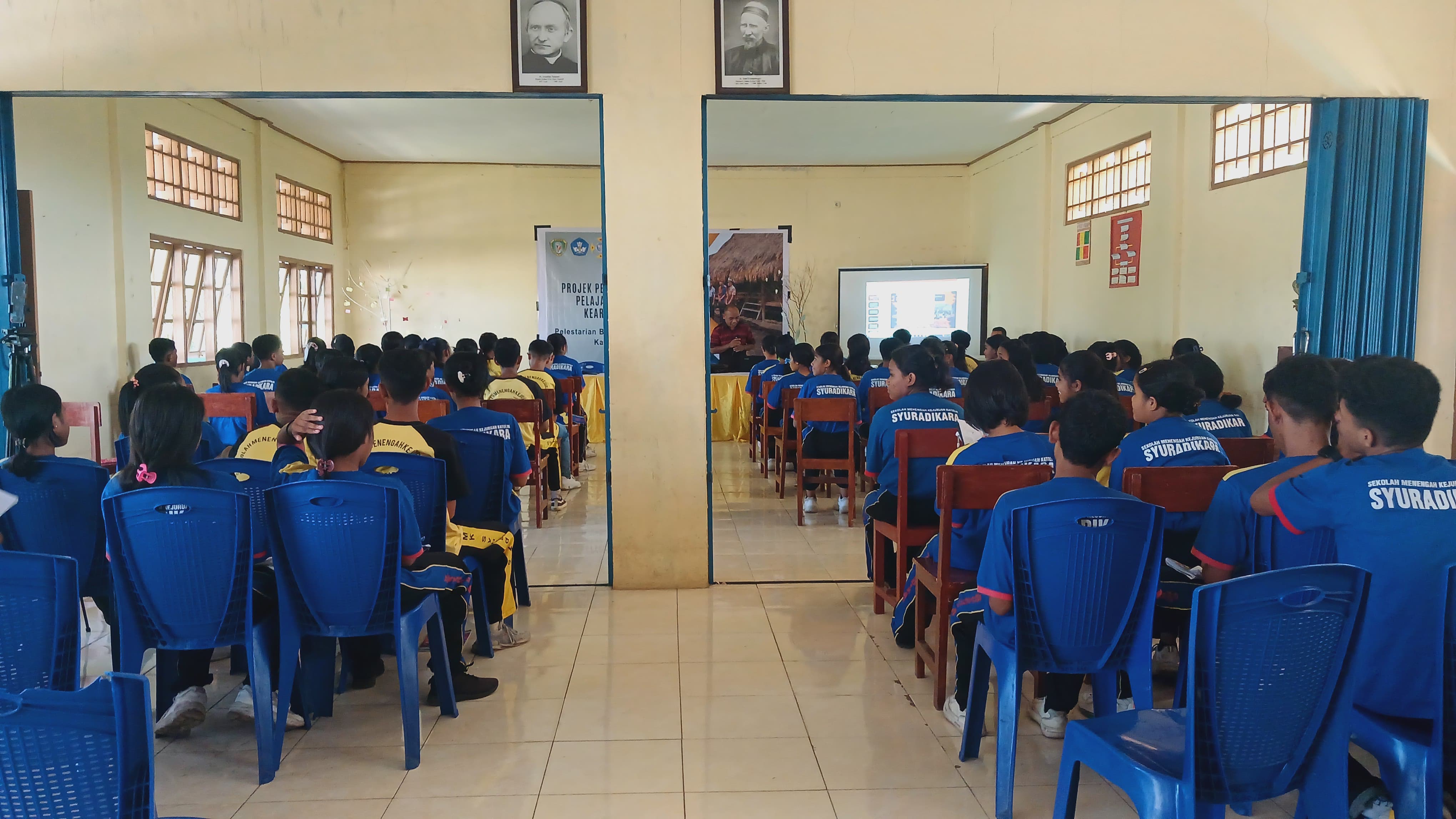 SMKS Katolik Syuradikara Adakan Sosialisasi dan Diskusi bersama dengan Pemerhati Budaya Kabupaten Ende dalam Kegiatan P5.