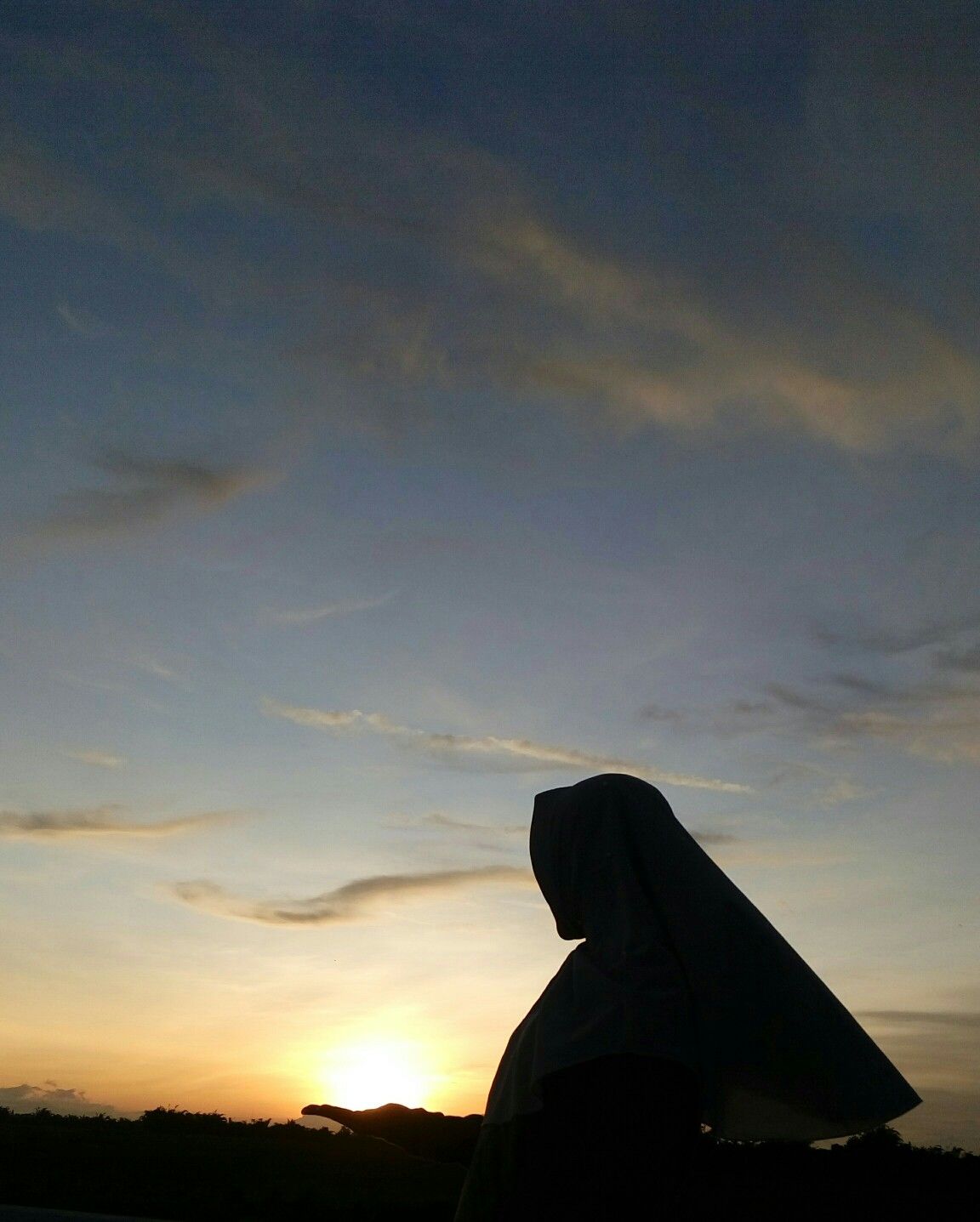 Gadis Berkerudung Senja